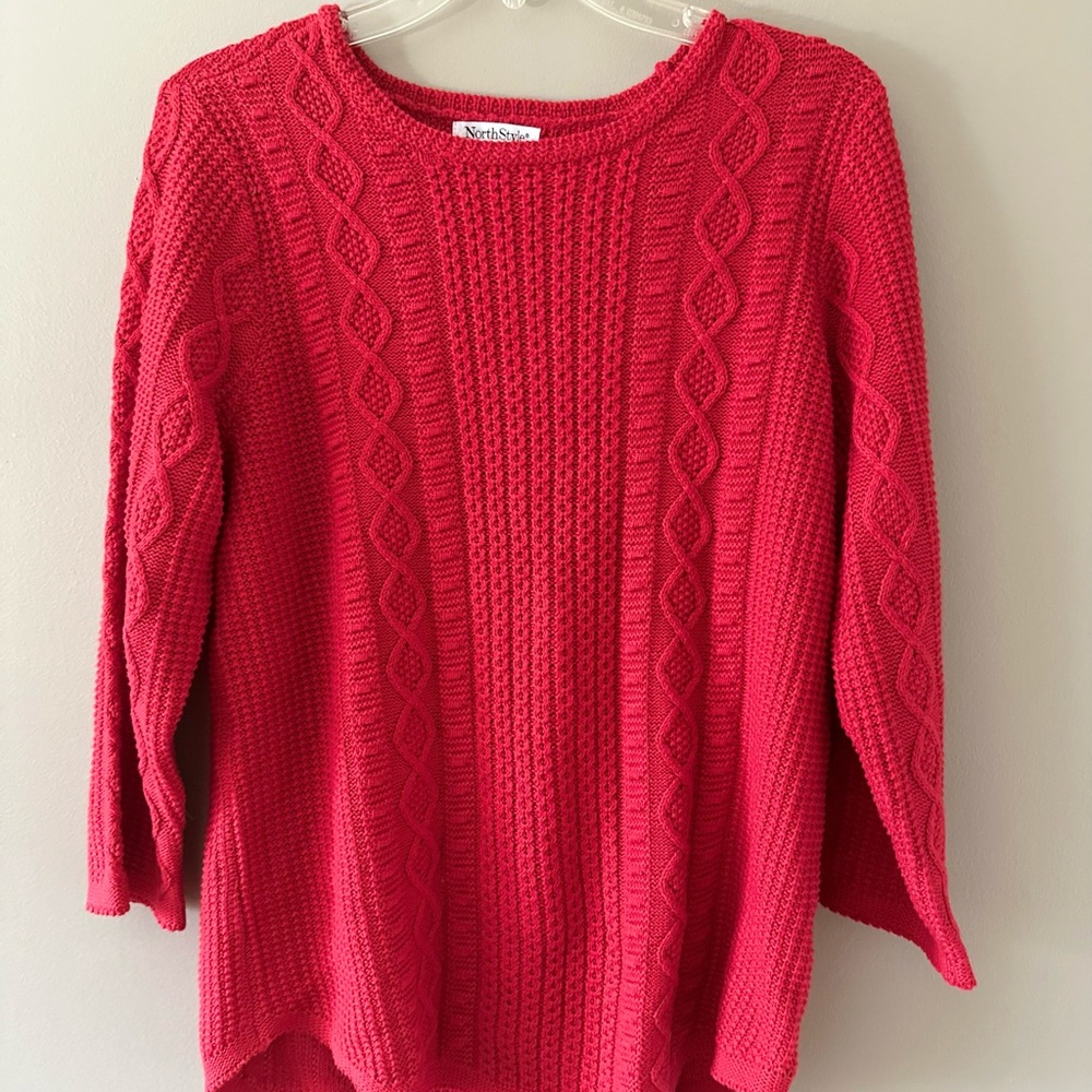 North Style red sweater size small